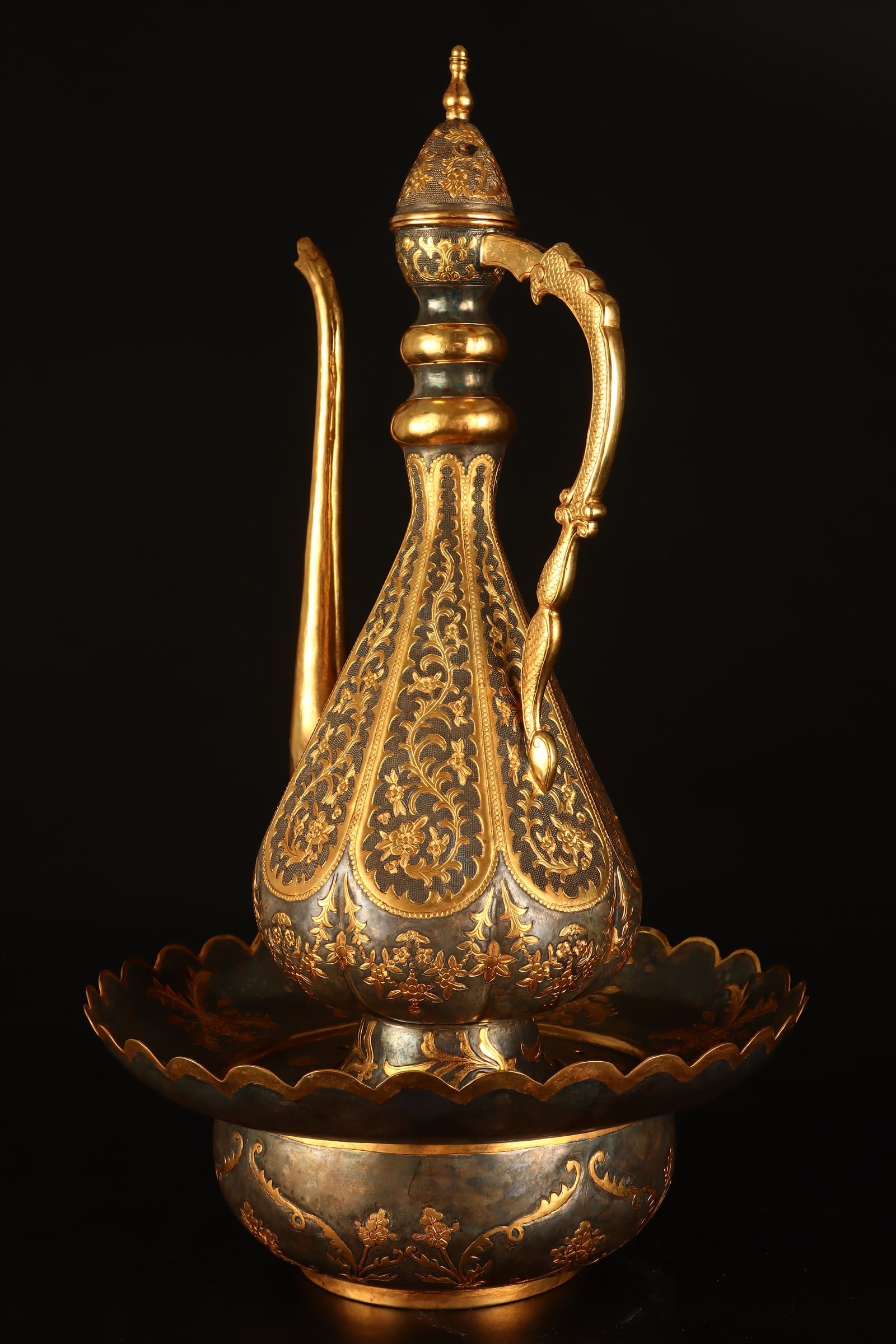 A Exquisite Gilt Bronze Scroll Pattern Ewer - 2