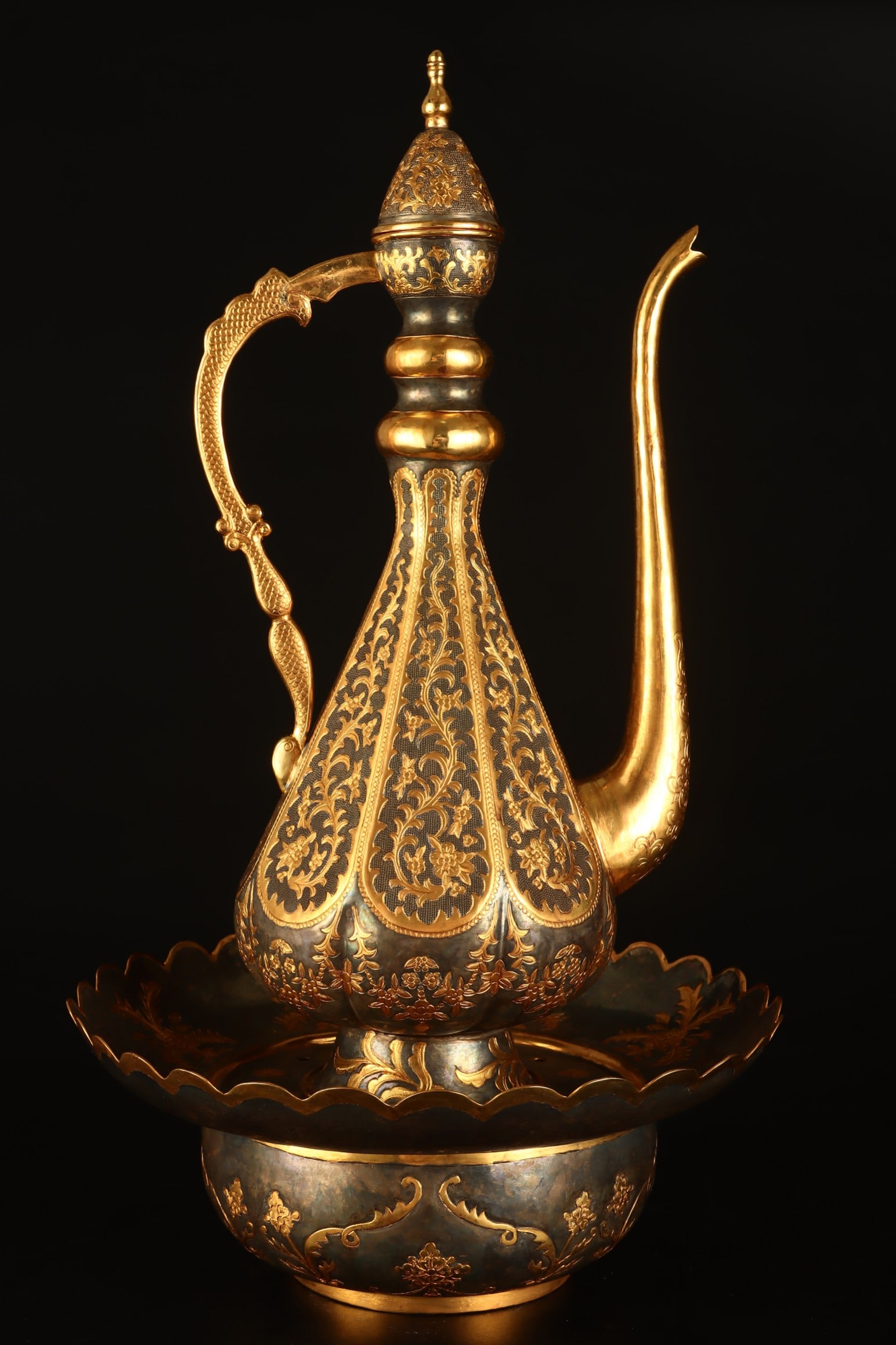 A Exquisite Gilt Bronze Scroll Pattern Ewer - 3