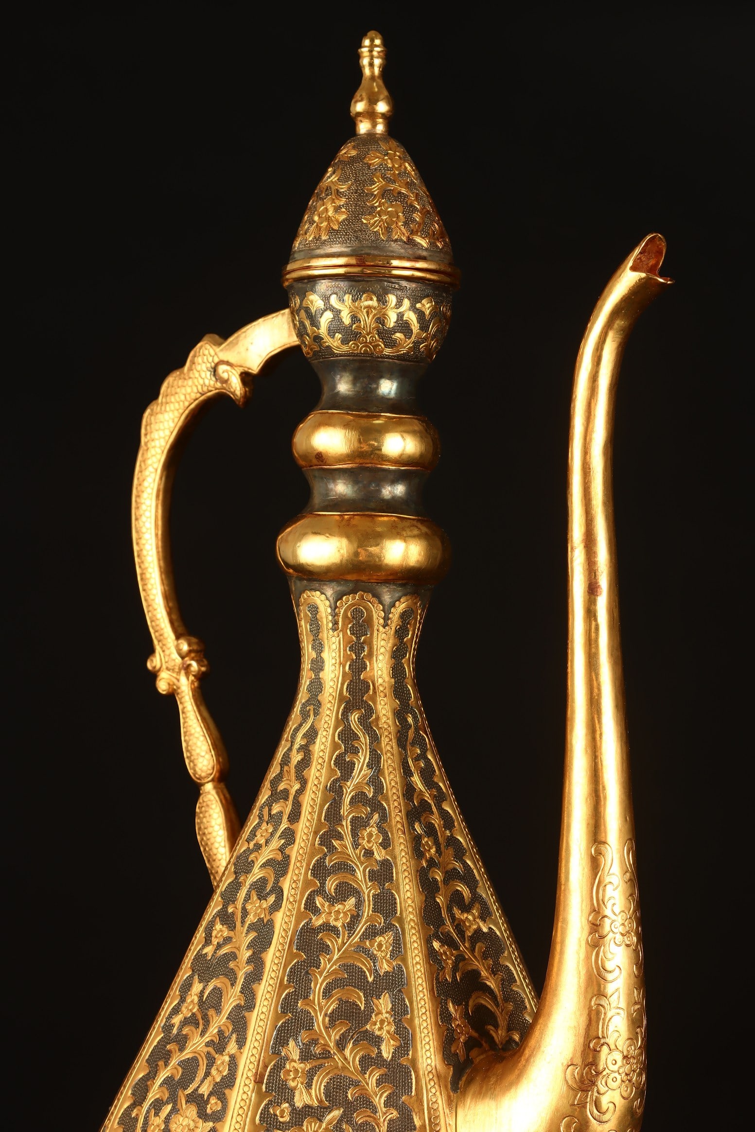 A Exquisite Gilt Bronze Scroll Pattern Ewer - 4
