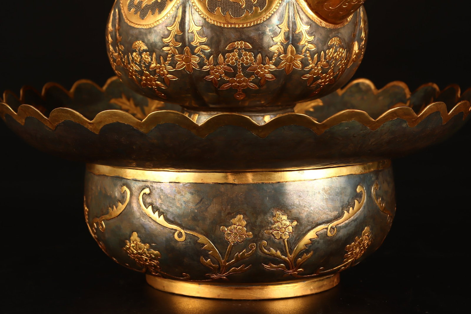 A Exquisite Gilt Bronze Scroll Pattern Ewer - 5