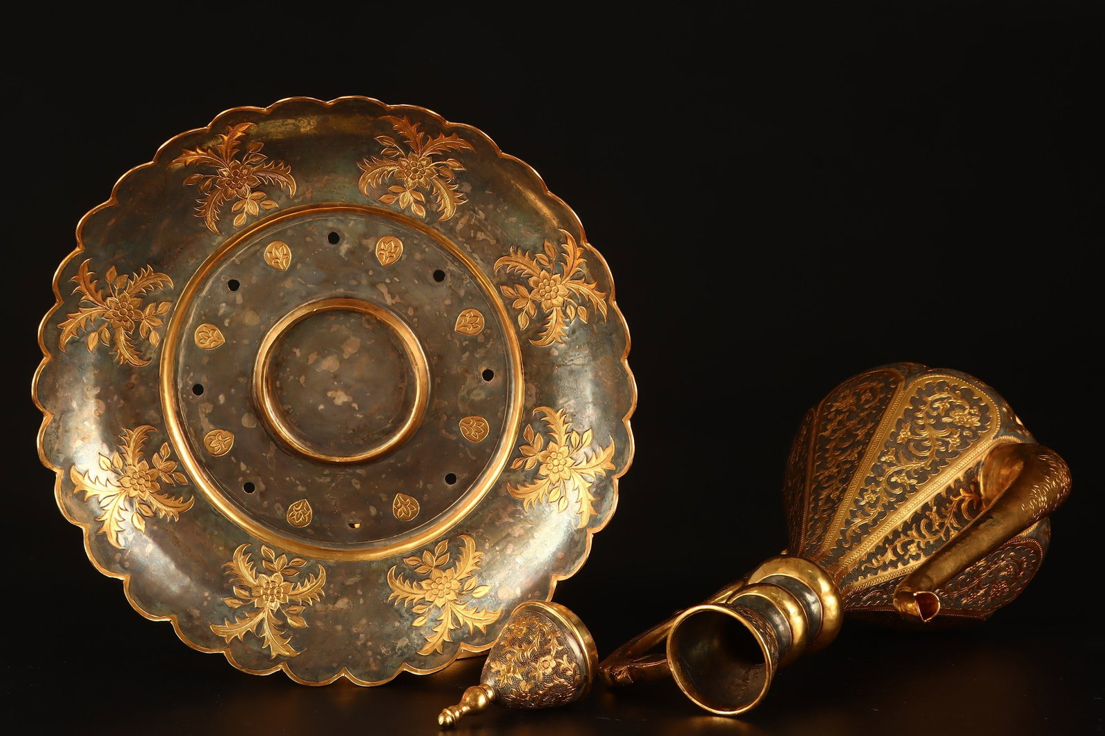 A Exquisite Gilt Bronze Scroll Pattern Ewer - 7