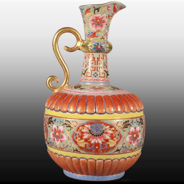 A Exquisite Enamel Painted Gold Lotus Pattern Teapot: A Exquisite Enamel Painted Gold Lotus Pattern Teapot,Qing Dynasty, China,Qianlong Six-character Mark,Size:7.5inx4.7in