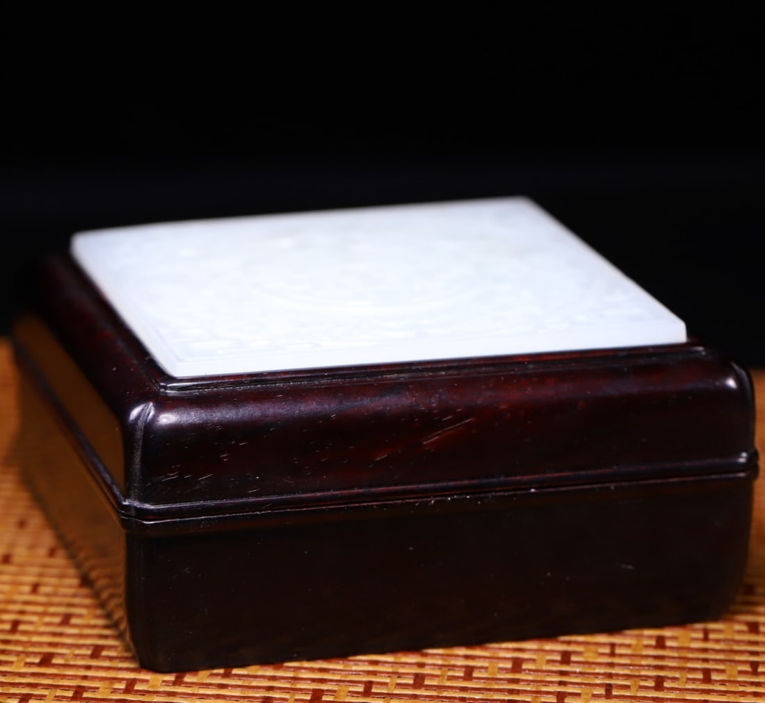 A Exquisite Hotan Jade Bat Pattern Box - 2