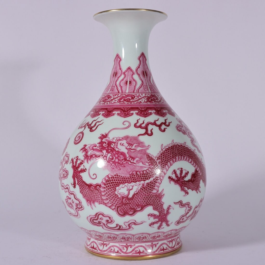 A Exquisite Agate Red Dragon Pattern Vase: A Exquisite Agate Red Dragon Pattern Vase,Qing Dynasty, China,Yongzheng Four-character Mark,Size:11.3inx6.5in 玛瑙红龙纹瓶,中国清代,雍
