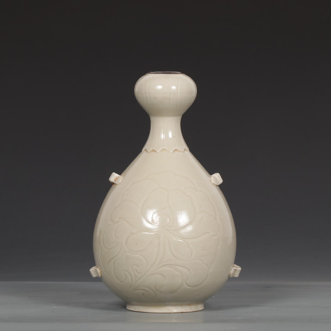 A Exquisite Ding yao With Silver Flower Pattern Vase: A Exquisite Ding yao With Silver Flower Pattern Vase,Song Dynasty, China,Size:7.3inx1inx4.7in 定窑银口花卉纹瓶,中国宋代