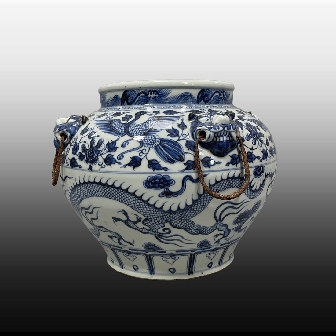 A Exquisite Blue and White Dragon Pattern Jar - 2