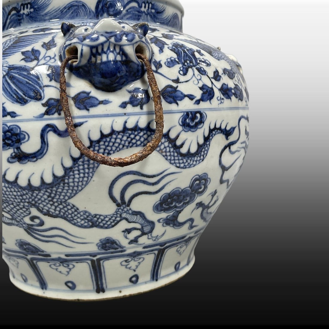 A Exquisite Blue and White Dragon Pattern Jar - 7