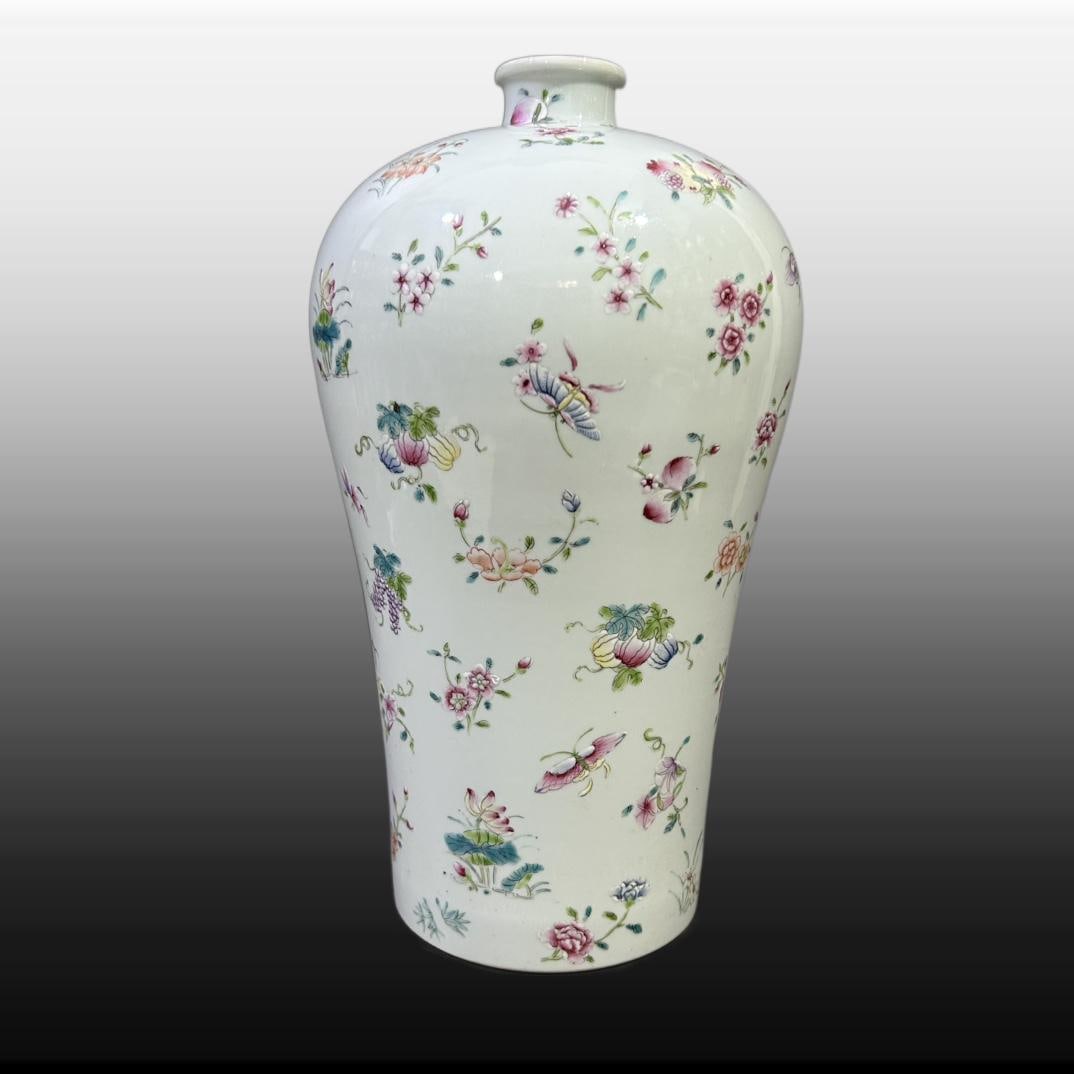 A Exquisite Famille-Rose Flower Pattern Vase: A Exquisite Famille-Rose Flower Pattern Vase,Qing Dynasty, China,Yongzheng Six-character Mark,Size:13inx5.9in 粉彩花卉纹瓶,中国清代,雍