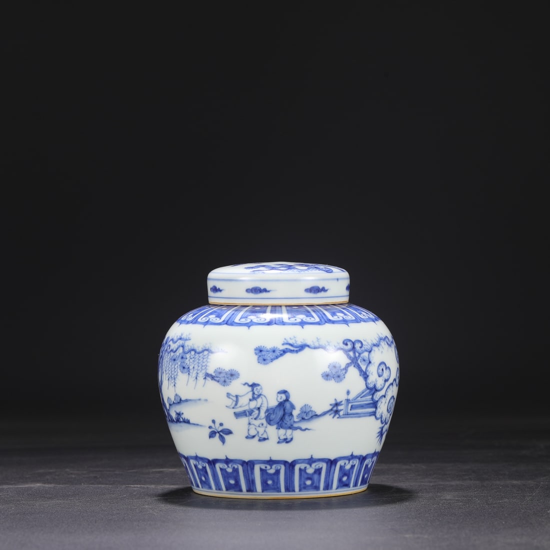 A Exquisite Blue and White Figures Pattern Jar - 5