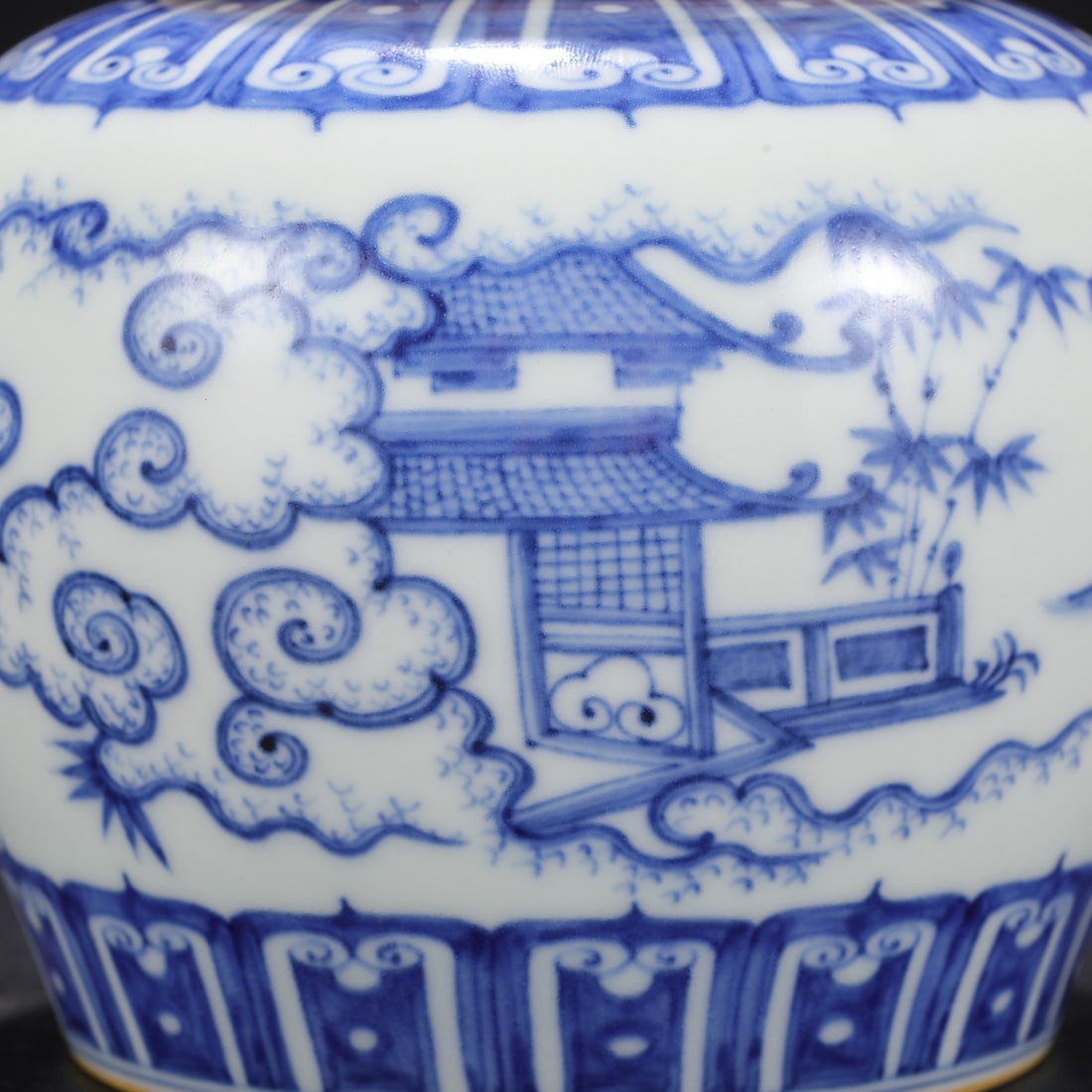 A Exquisite Blue and White Figures Pattern Jar - 7