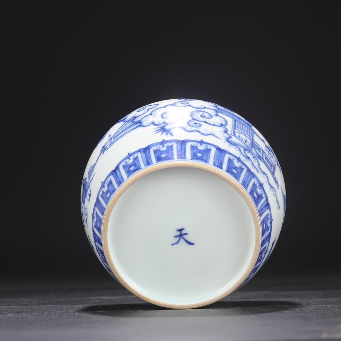 A Exquisite Blue and White Figures Pattern Jar - 8