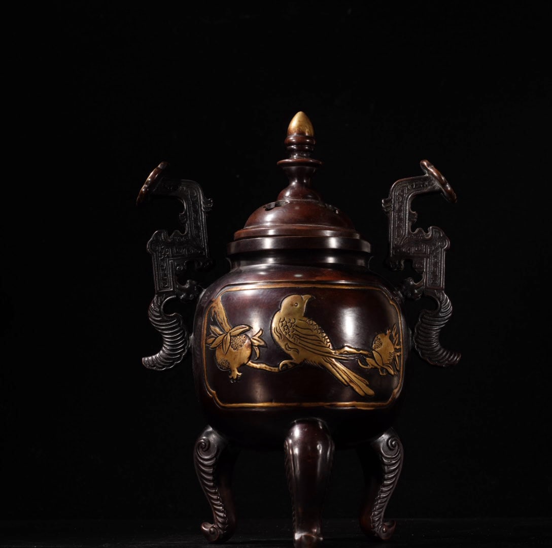 A Exquisite Red Copper Gilt Bronze Flower and Bird Pattern Censer: A Exquisite Red Copper Gilt Bronze Flower and Bird Pattern Censer,Ming Dynasty, China,With Mark,Size:9.8inx3.5in,Weight:4360g 紫铜鎏金花鸟纹炉,中&