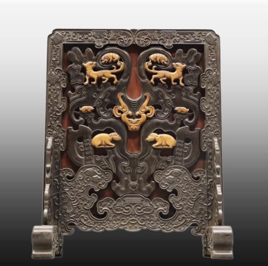 A Exquisite Zitanwood Inlaid Boxwood Screen: A Exquisite Zitanwood Inlaid Boxwood Screen,Qing Dynasty, China,Size:25.6inx20.5in 紫檀木嵌黄杨木屏风,中国清代