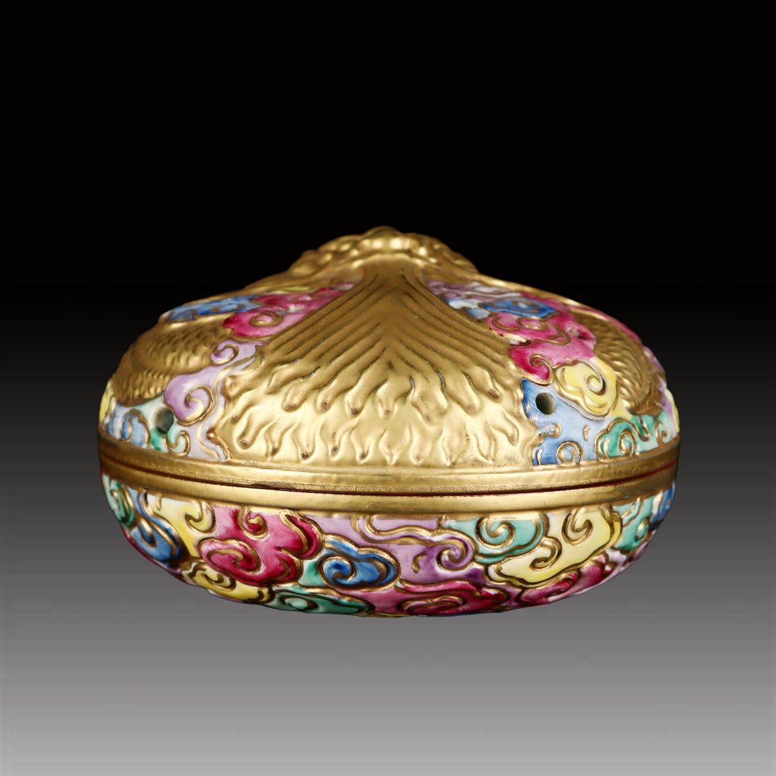 A Exquisite Enamel Painted Gold Dragon Pattern Censer: A Exquisite Enamel Painted Gold Dragon Pattern Censer,Qing Dynasty, China,Qianlong Six-character Mark,Size:2.8inx4.3in 珐琅彩描金龙纹炉,中国