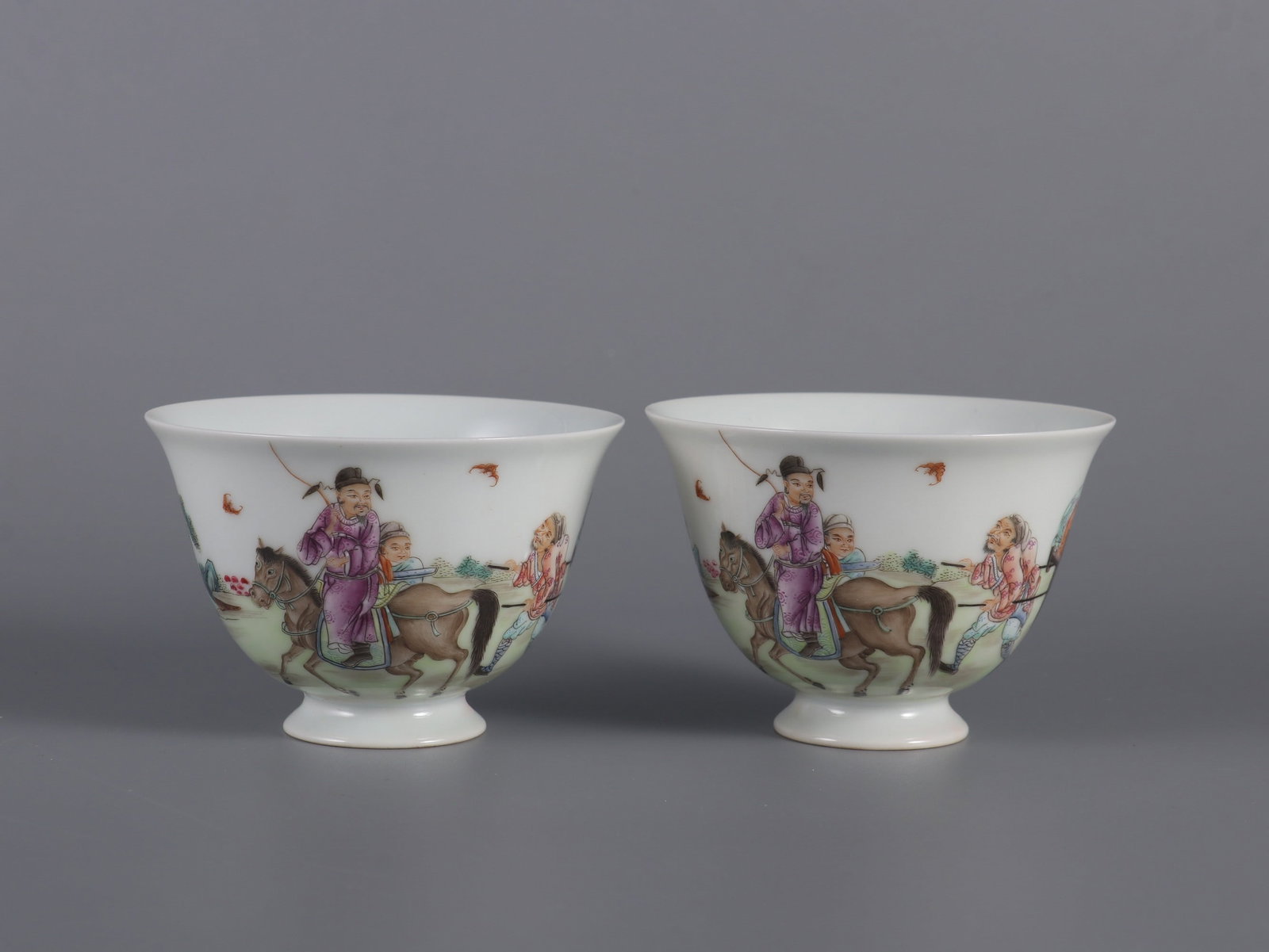 A pair of Exquisite Famille-Rose Figures Pattern Cup: A pair of Exquisite Famille-Rose Figures Pattern Cup,Qing Dynasty, China,Yongzheng Six-character Mark,Size:2.2inx3.3in