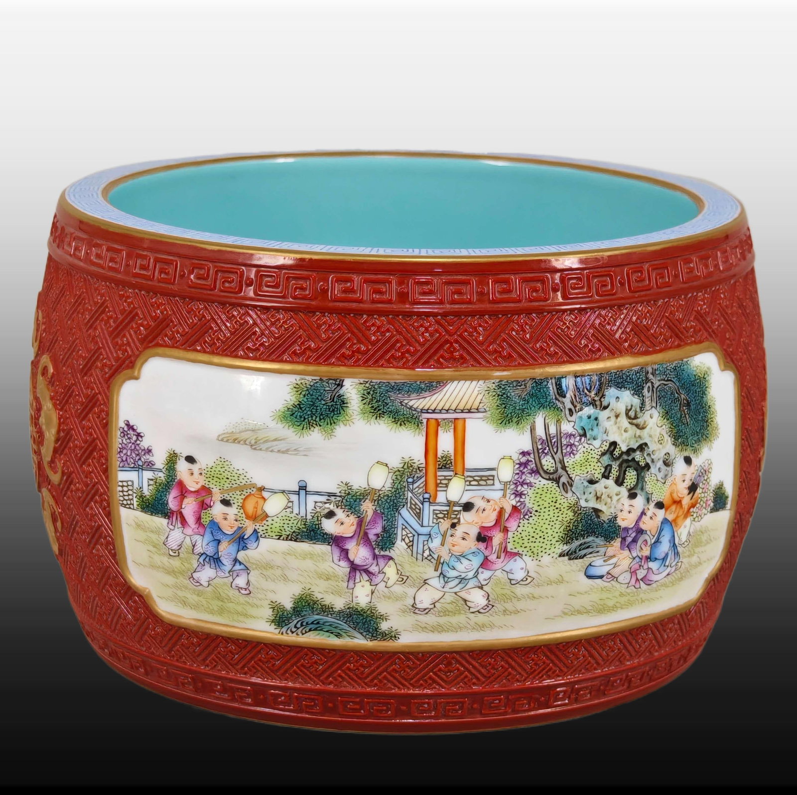 A Exquisite Iron-Red Famille-Rose Figures Pattern Washer: A Exquisite Iron-Red Famille-Rose Figures Pattern Washer,Qing Dynasty, China,Qianlong Six-character Mark,Size:3.8inx5.7in