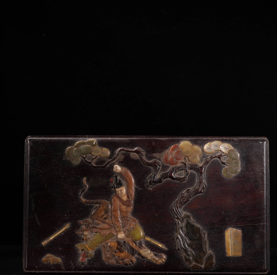 A Exquisite Redwood Figures Pattern Box: A Exquisite Redwood Figures Pattern Box,Qing Dynasty, China,Size:12.4inx7in,Weight:1425g 红木人物纹盒,中国清代