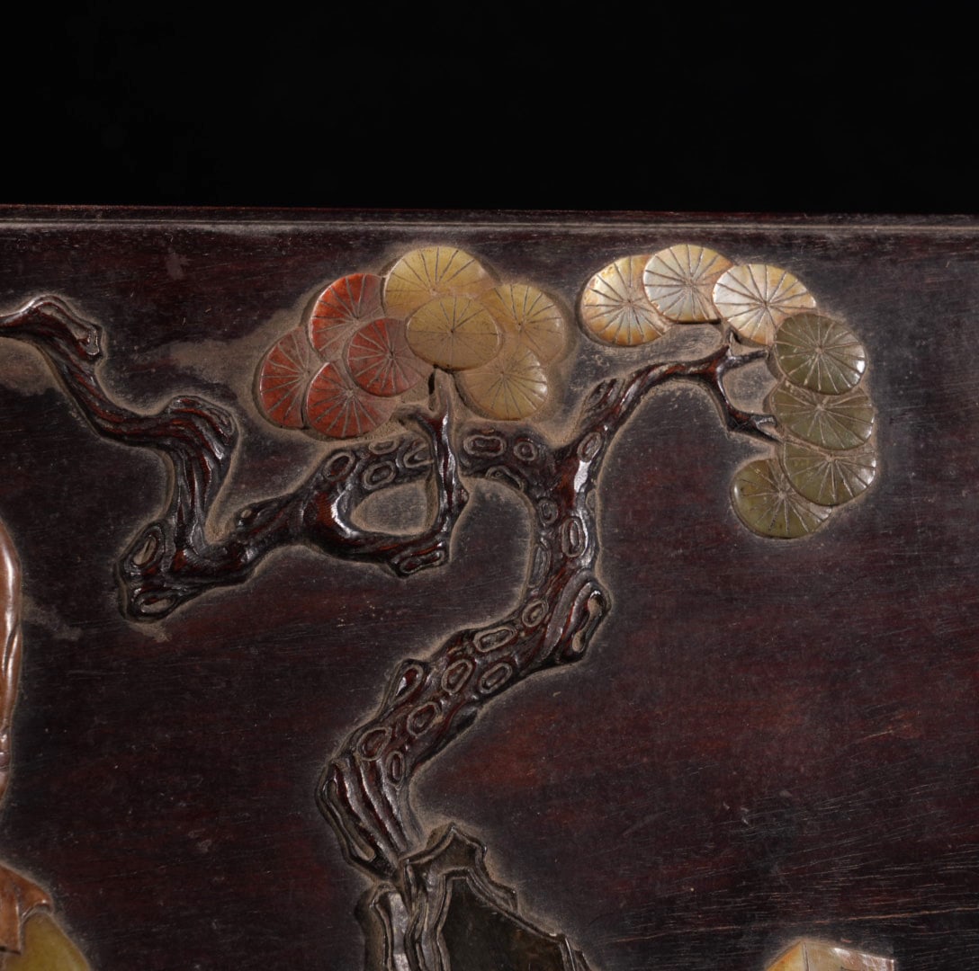 A Exquisite Redwood Figures Pattern Box - 2