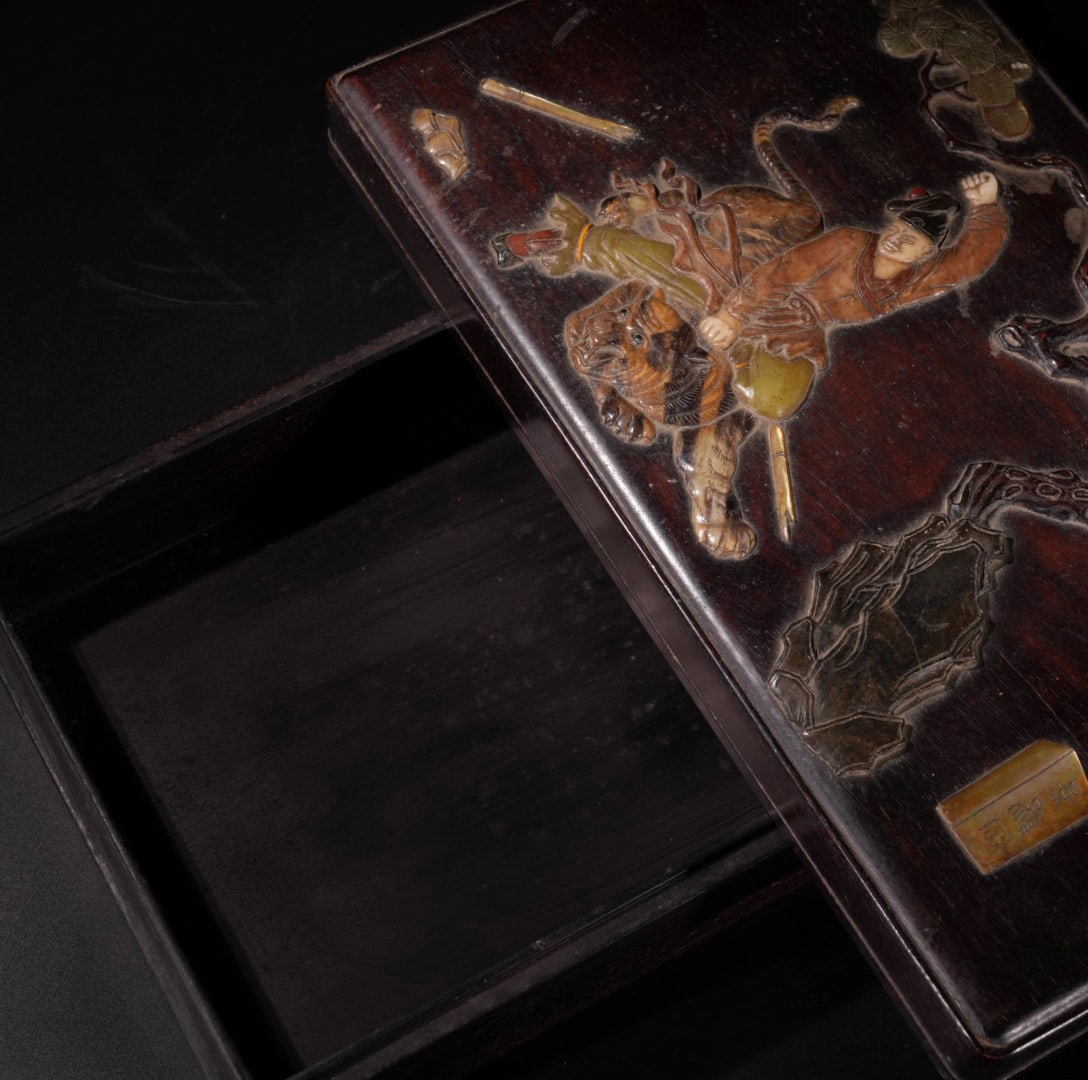 A Exquisite Redwood Figures Pattern Box - 5