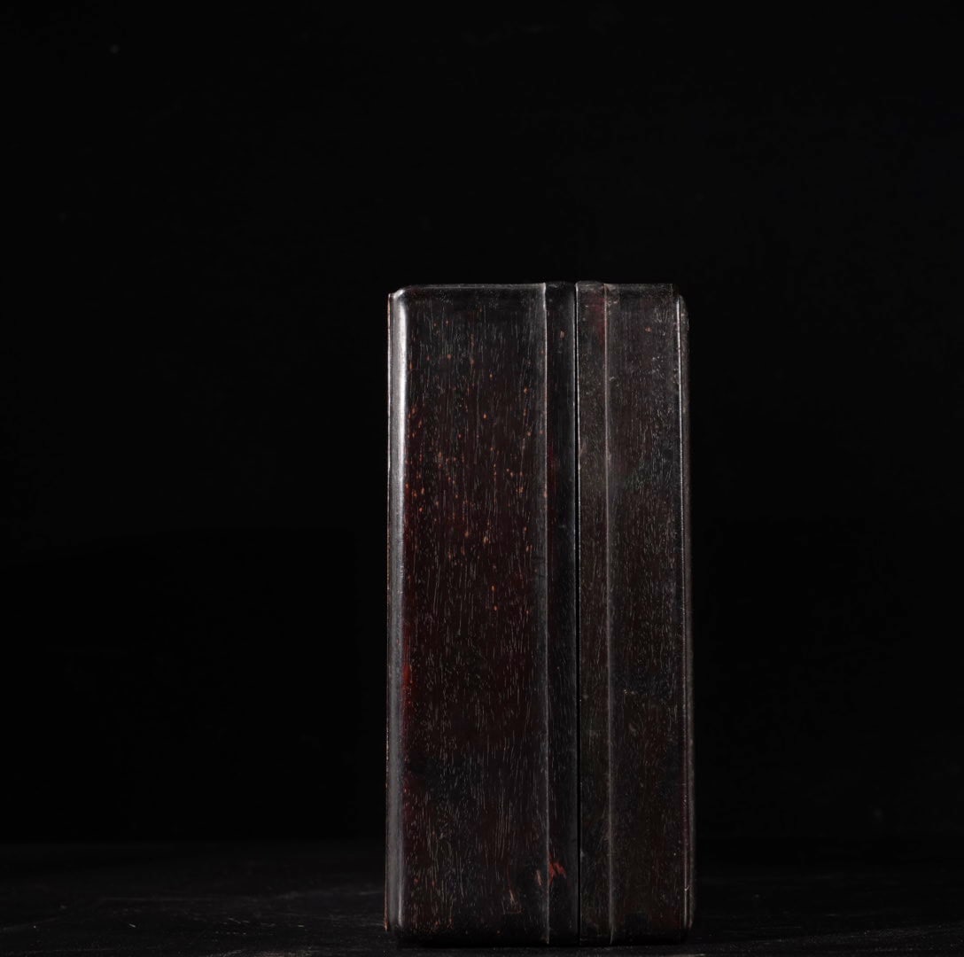 A Exquisite Redwood Figures Pattern Box - 8