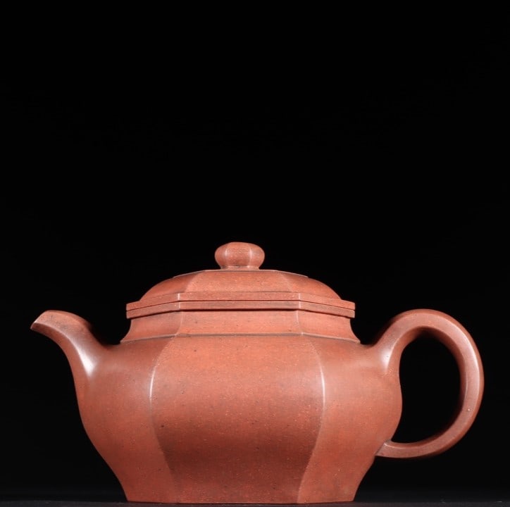 A Exquisite Purple Sands Hexagonal Teapot: A Exquisite Purple Sands Hexagonal Teapot,Republic of China,With Mark,Size:4.1inx6.9in 紫砂六方壶,民国,带款