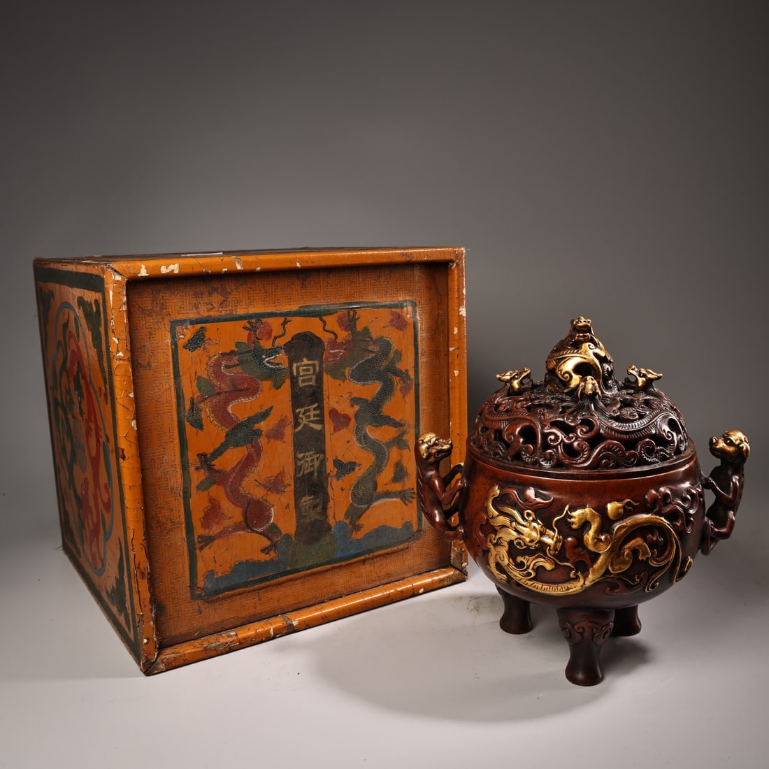 A Exquisite Gilt Bronze Dragon Pattern Censer: A Exquisite Gilt Bronze Dragon Pattern Censer,Ming Dynasty, China,Xuande Four-character Mark,Size:8.3inx7.9in ,Weight:3540g