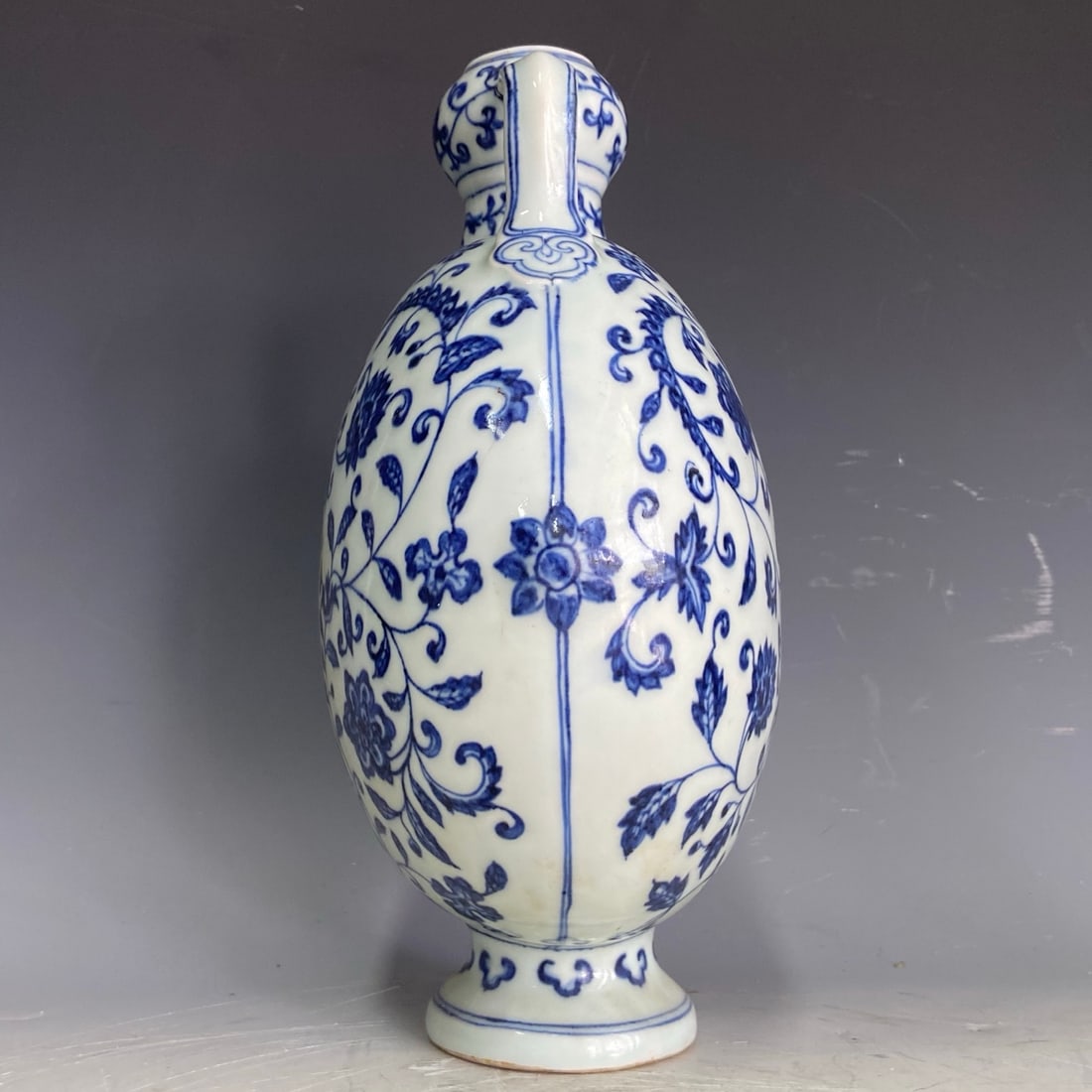 A Exquisite Blue and White Interlocking Lotus Pattern Vase - 2