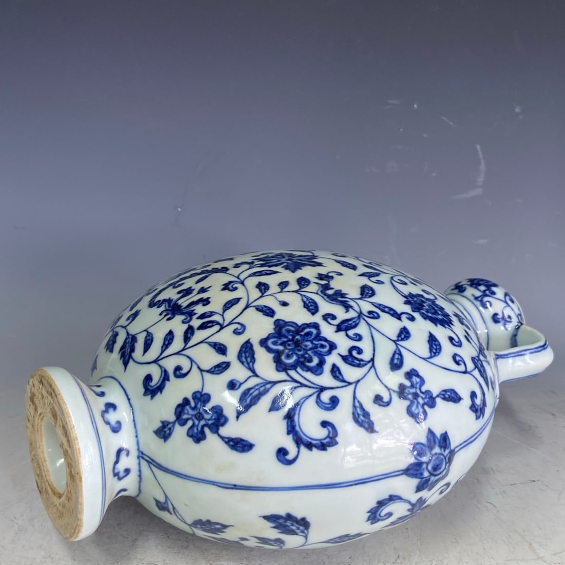 A Exquisite Blue and White Interlocking Lotus Pattern Vase - 7