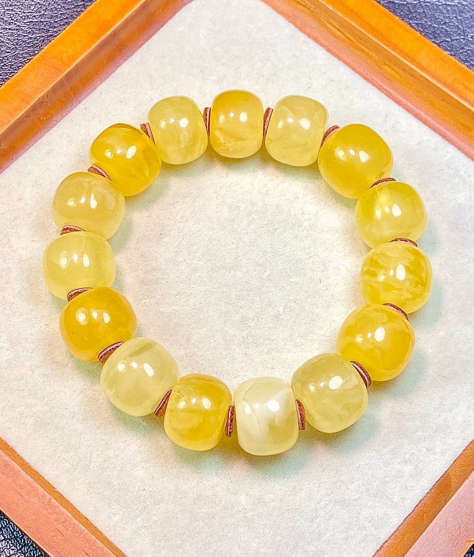 A Exquisite Amber Bracelets (1 of 3)