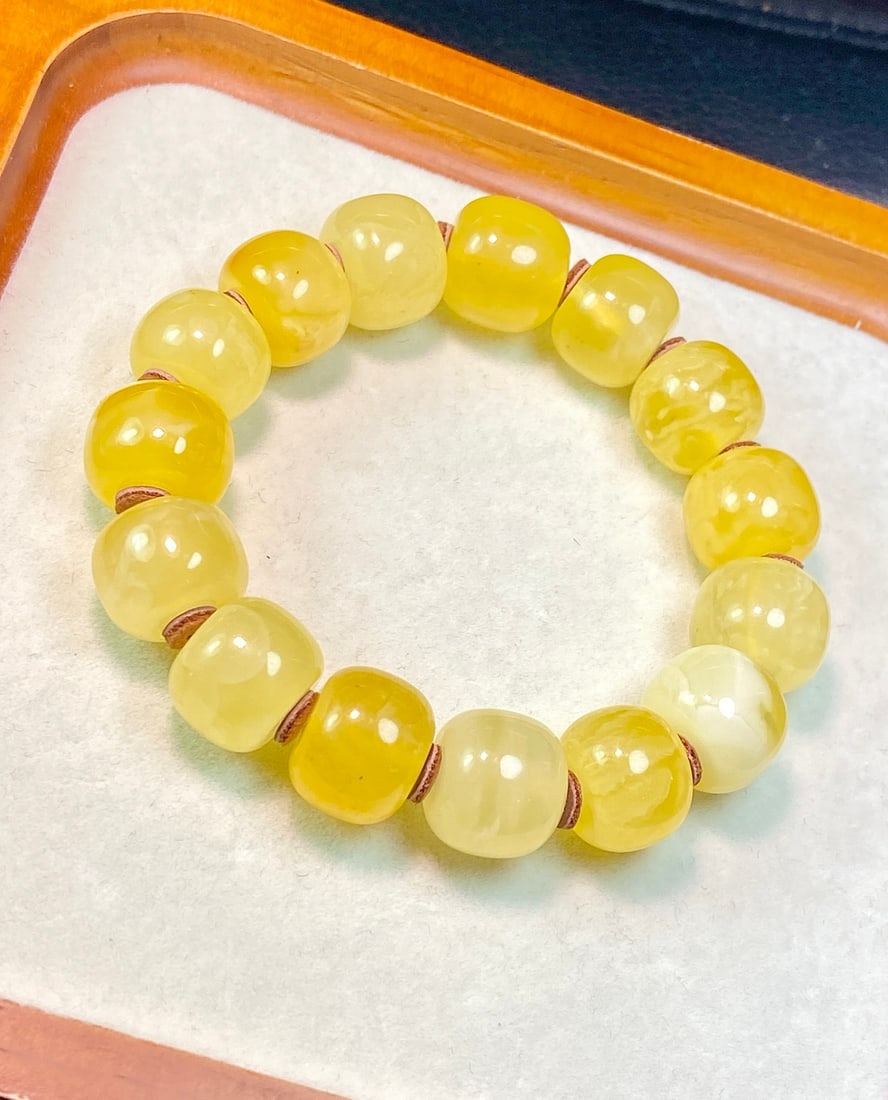 A Exquisite Amber Bracelets - 2
