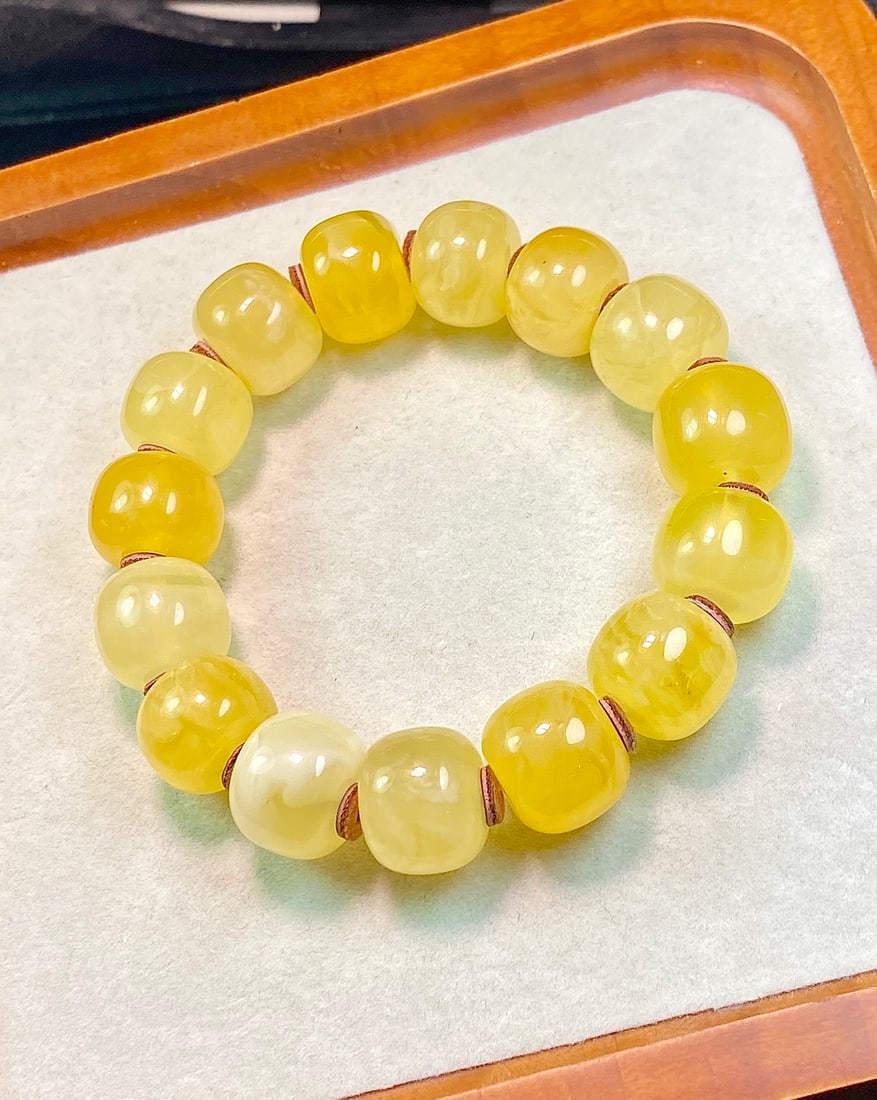 A Exquisite Amber Bracelets - 3