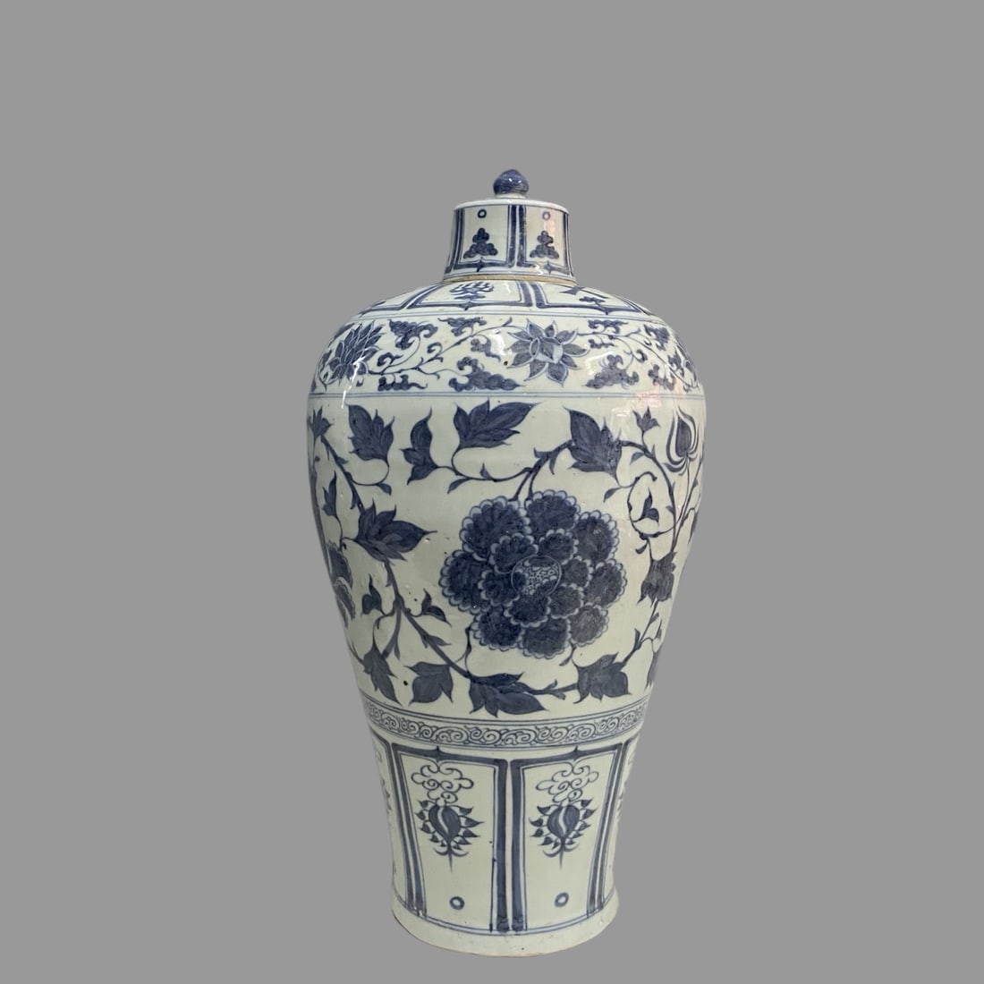 A Exquisite Blue and White Interlocking Lotus Pattern Vase - 3