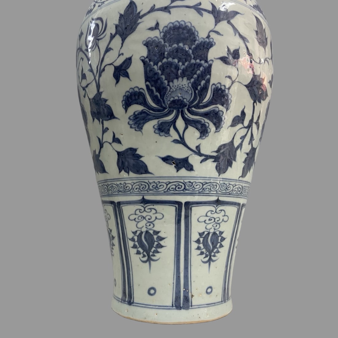 A Exquisite Blue and White Interlocking Lotus Pattern Vase - 6