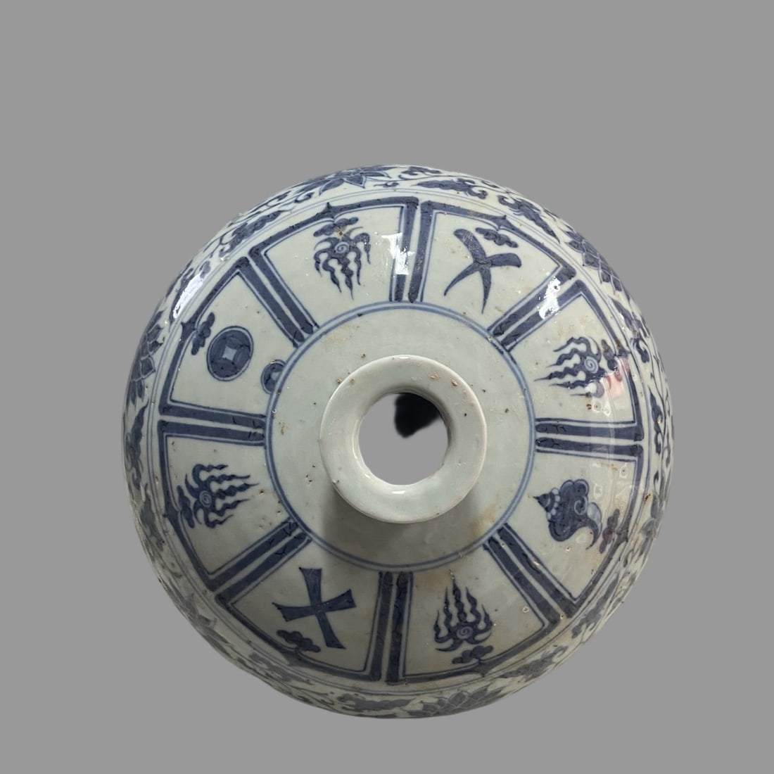 A Exquisite Blue and White Interlocking Lotus Pattern Vase - 8