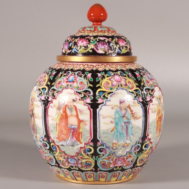 A Exquisite Enamel Black Ground Figures Pattern Jar - 4