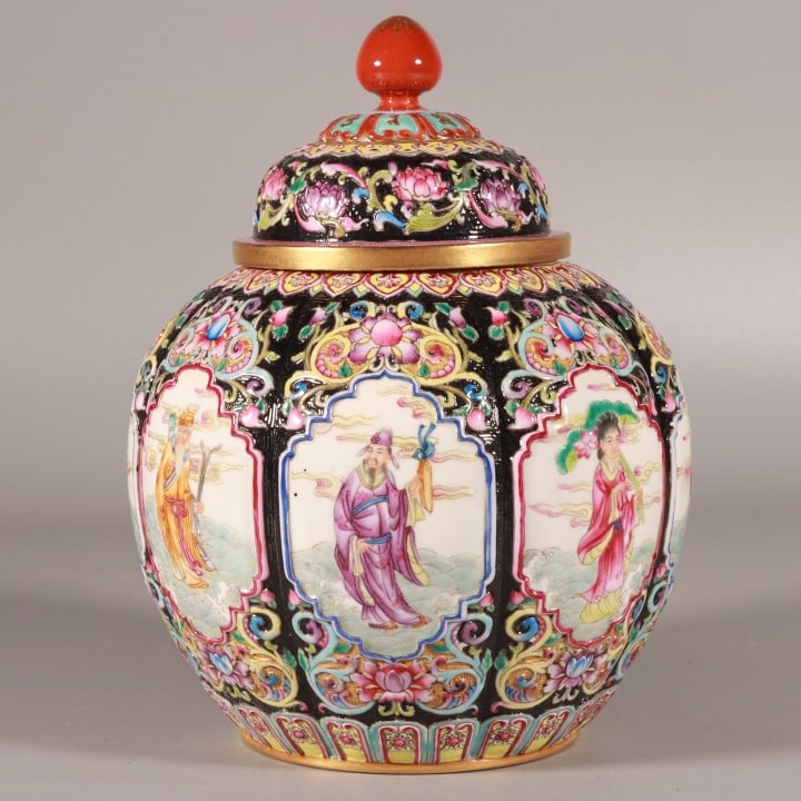 A Exquisite Enamel Black Ground Figures Pattern Jar - 5