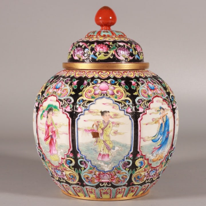 A Exquisite Enamel Black Ground Figures Pattern Jar - 6