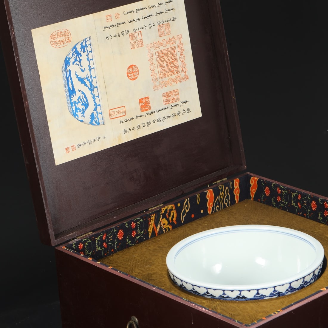 A Exquisite Blue and White Dragon Pattern Washer - 2