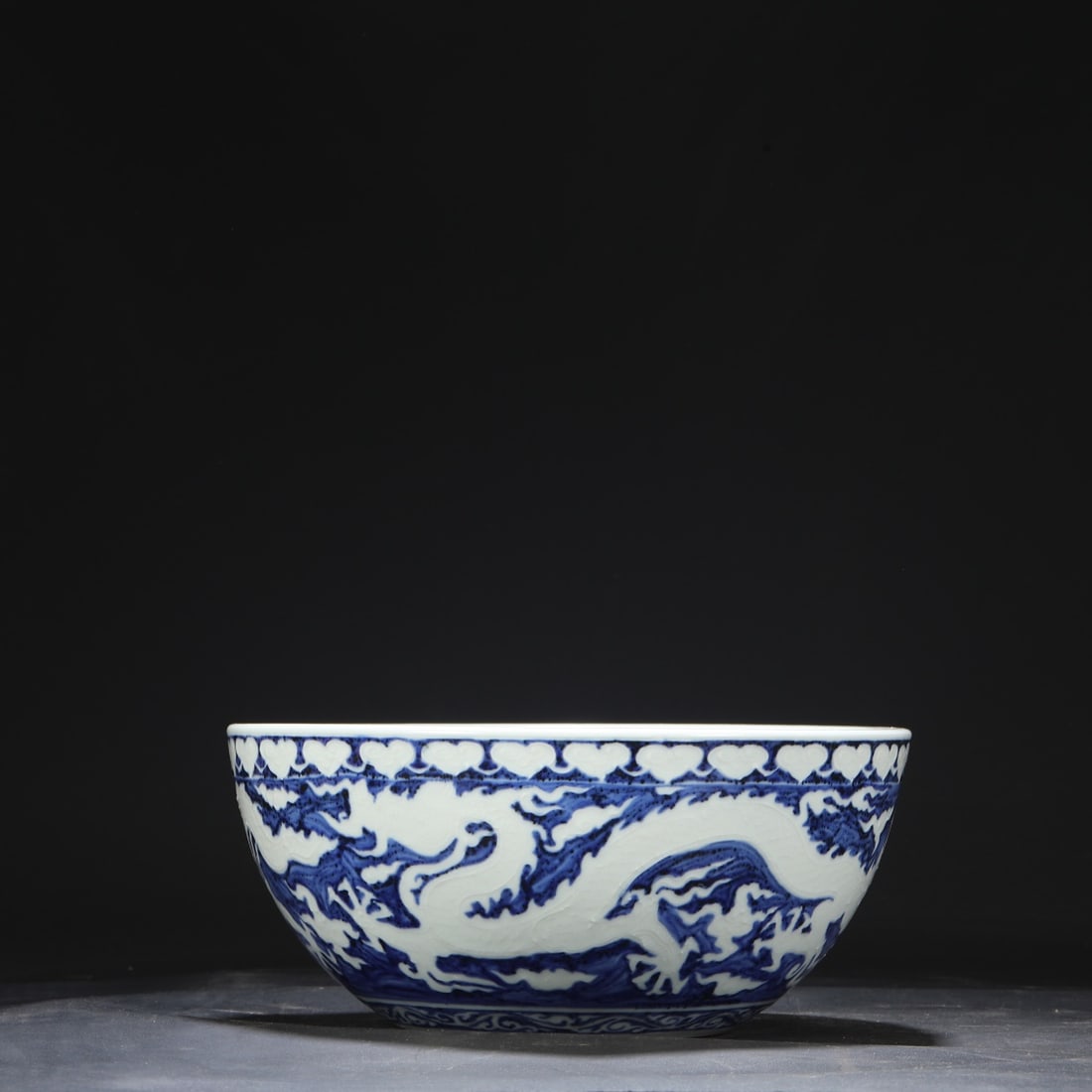A Exquisite Blue and White Dragon Pattern Washer - 3