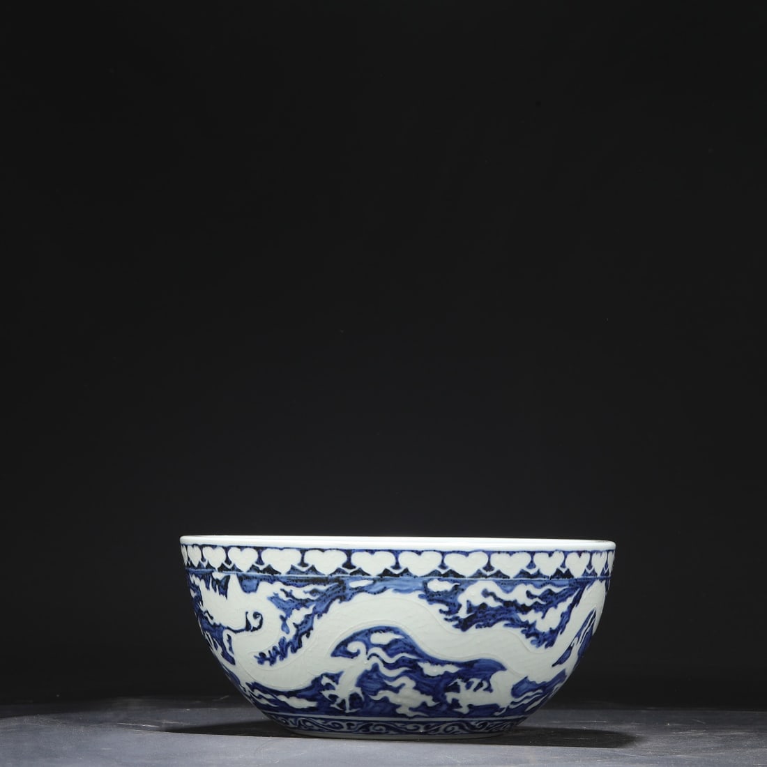 A Exquisite Blue and White Dragon Pattern Washer - 6