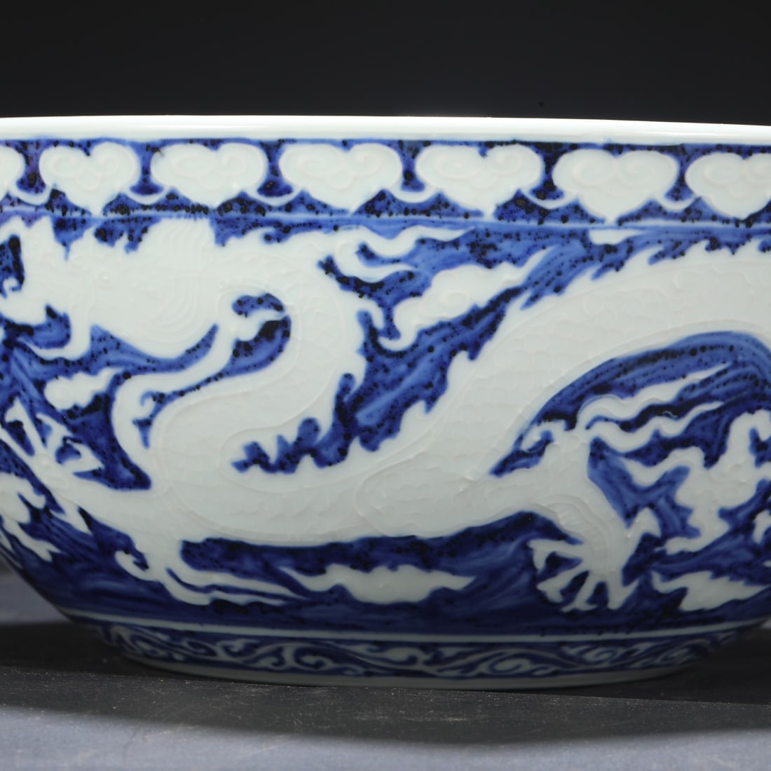 A Exquisite Blue and White Dragon Pattern Washer - 7