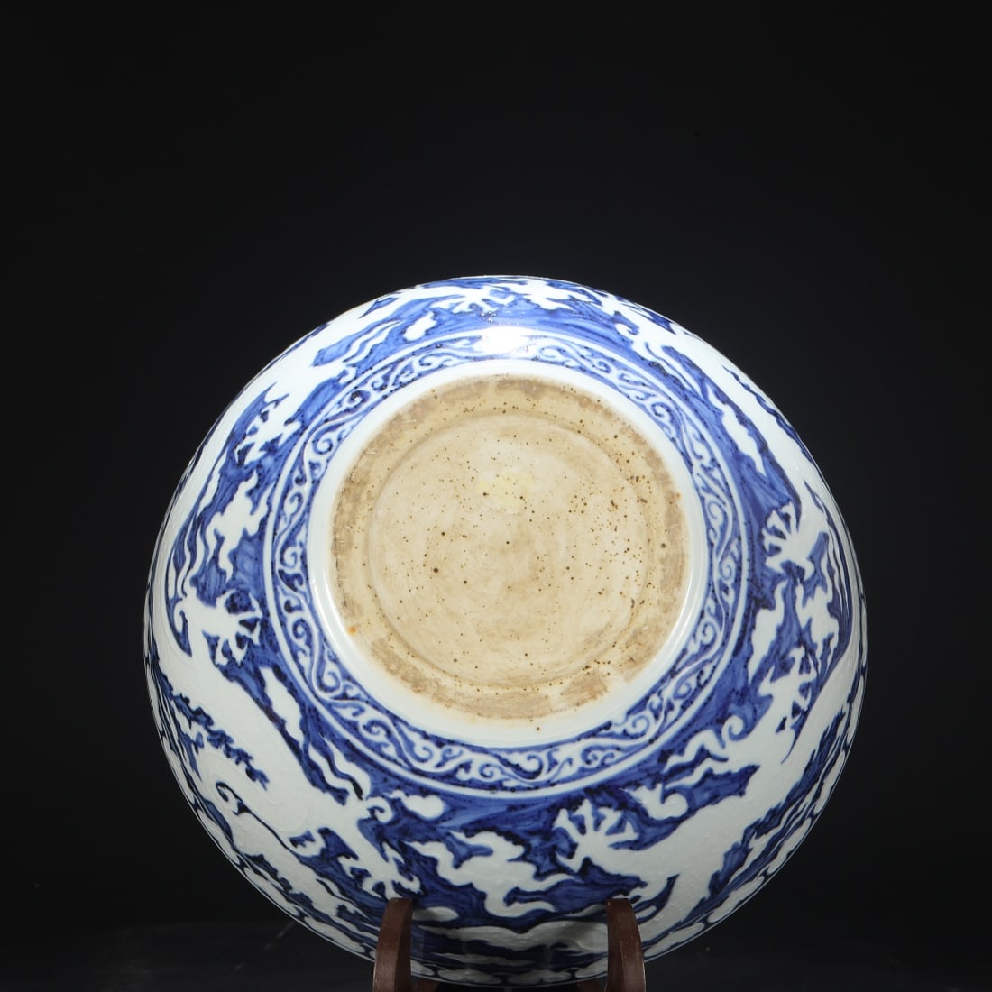 A Exquisite Blue and White Dragon Pattern Washer - 8