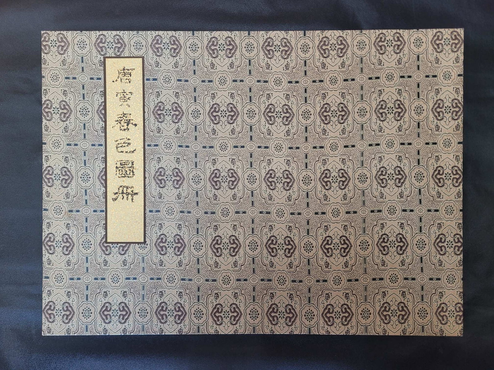 A Set of Chinese Ink Paintings of Figures on Silk: A Set of Chinese Ink Paintings of Figures on Silk,Ming Dynasty, China,Tang Yin,without frame size:15.4inx10.6in