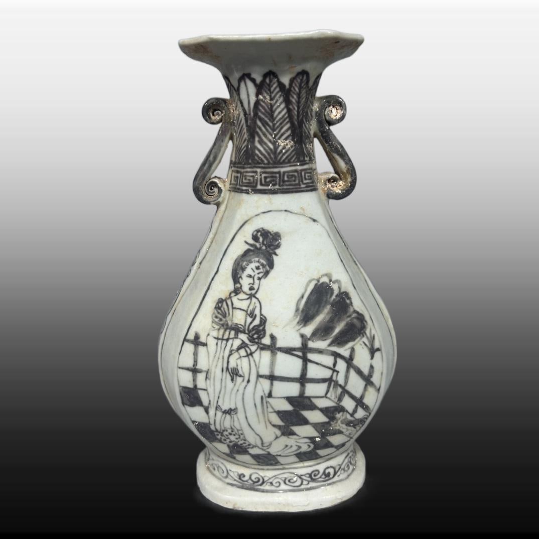 A Exquisite Underglaze-Red Figures Pattern Vase - 4