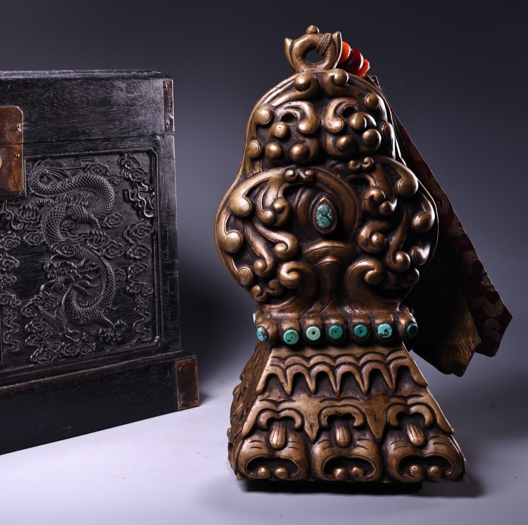 A Exquisite Coppery Seal: A Exquisite Coppery Seal,Qing Dynasty, China,Size:12.2inx5.9in ,Weight:4880g 铜印章,中国清代
