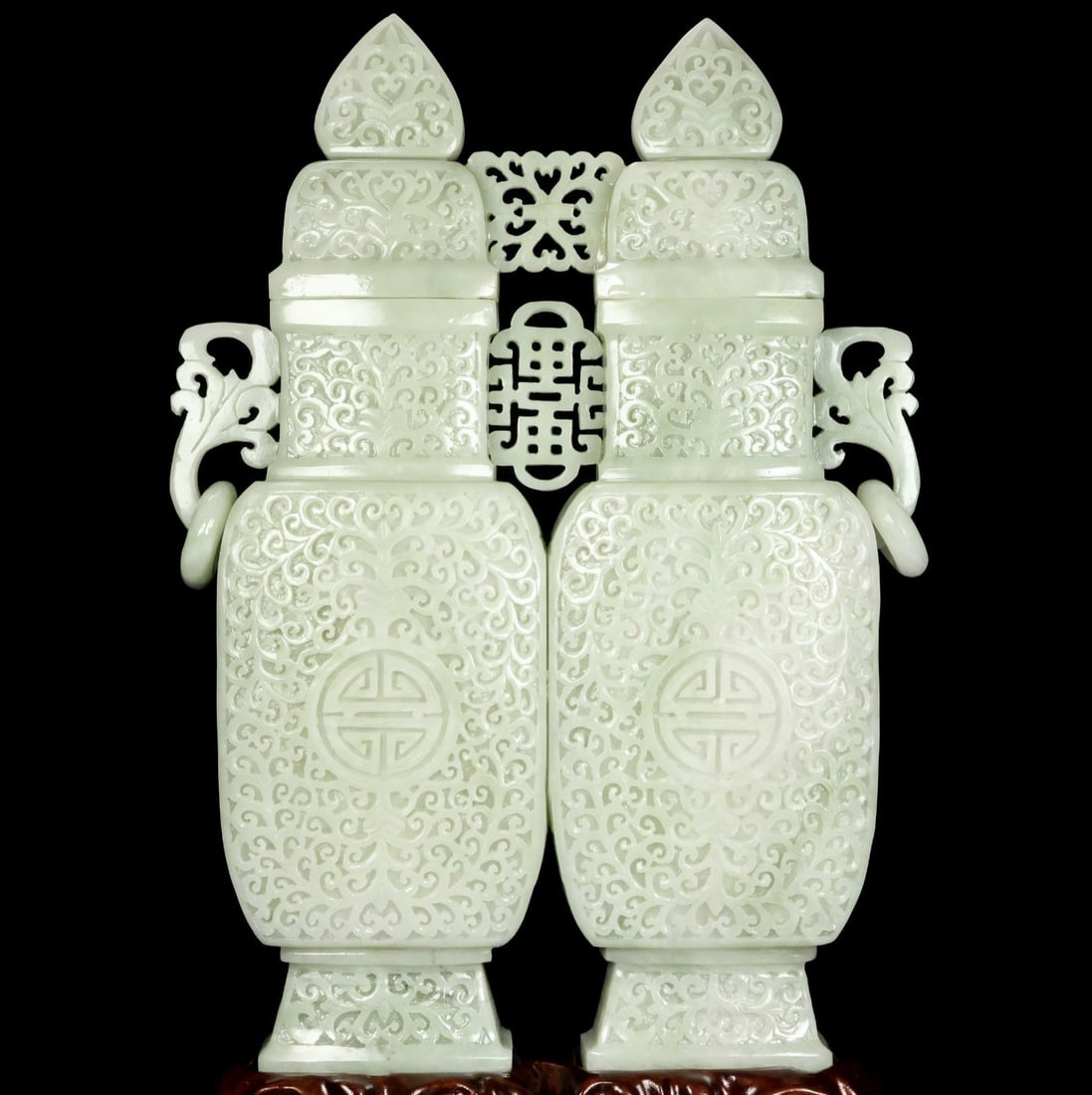 A Exquisite Hotan Jade Scroll Pattern Vase: A Exquisite Hotan Jade Scroll Pattern Vase,Qing Dynasty, China,Size:10.6inx7.9inx1.6in,Weight:1485g 和田玉卷草纹瓶,中国清代