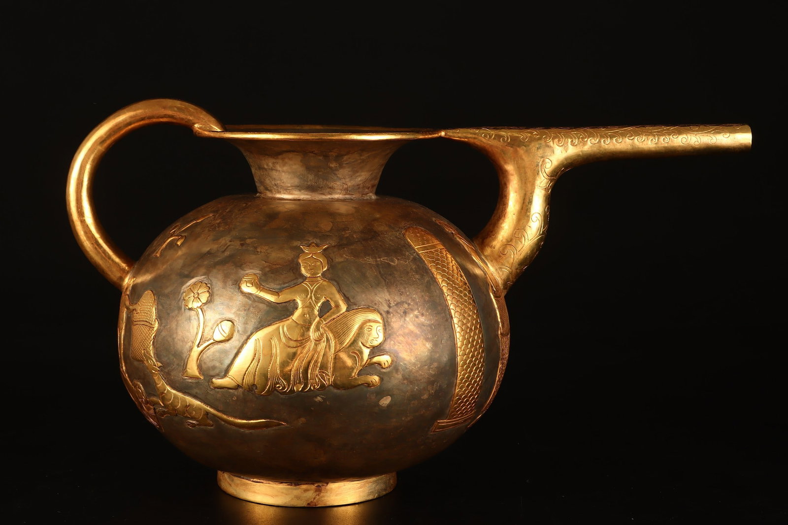 A Exquisite Gilt Bronze Figures Pattern Ewer - 3
