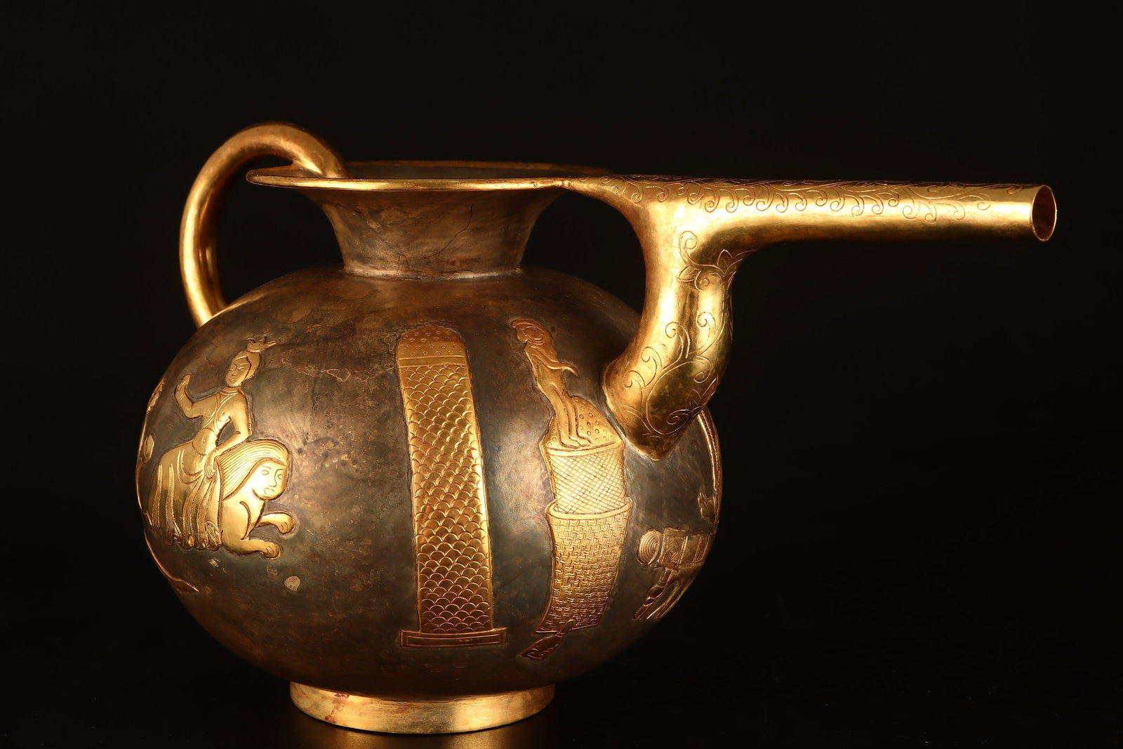 A Exquisite Gilt Bronze Figures Pattern Ewer - 4