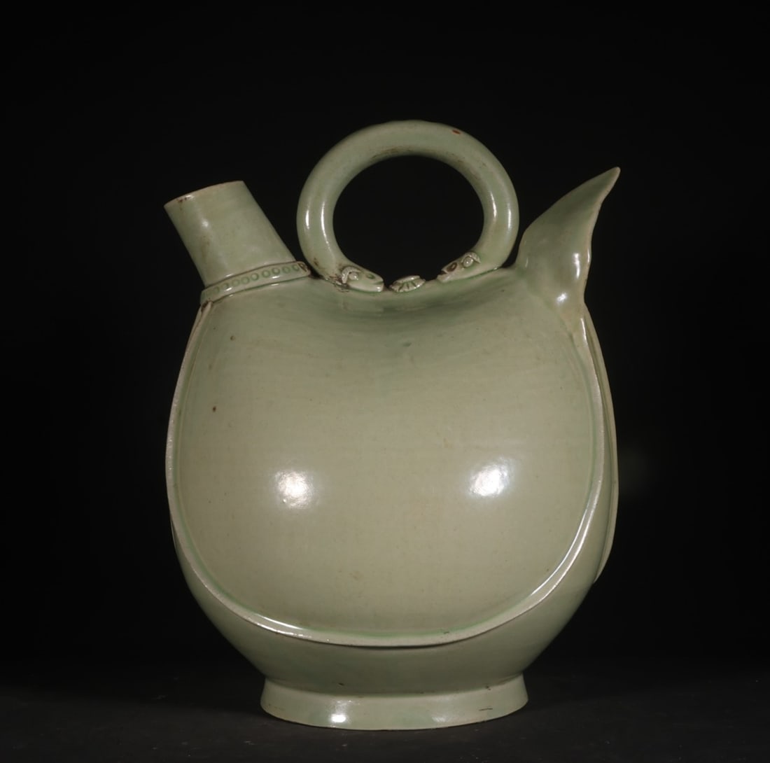 A Exquisite Yue Yao Pea-Green Glazed Ewer (1 of 9)