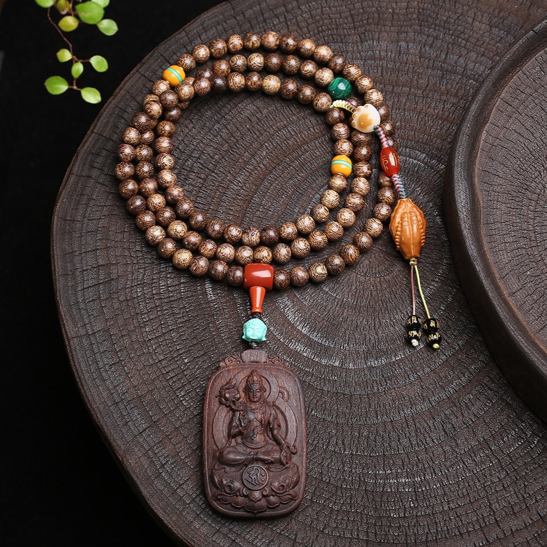 A Exquisite Eaglewood Statue of Bodhisattva Brand Pendant: Eaglewood Statue of Bodhisattva Brand Pendant ,Qing Dynasty, China,Size:2.4inx1.6inx0.4in, Weight:52.26g 沉香菩萨牌吊坠,中国清代